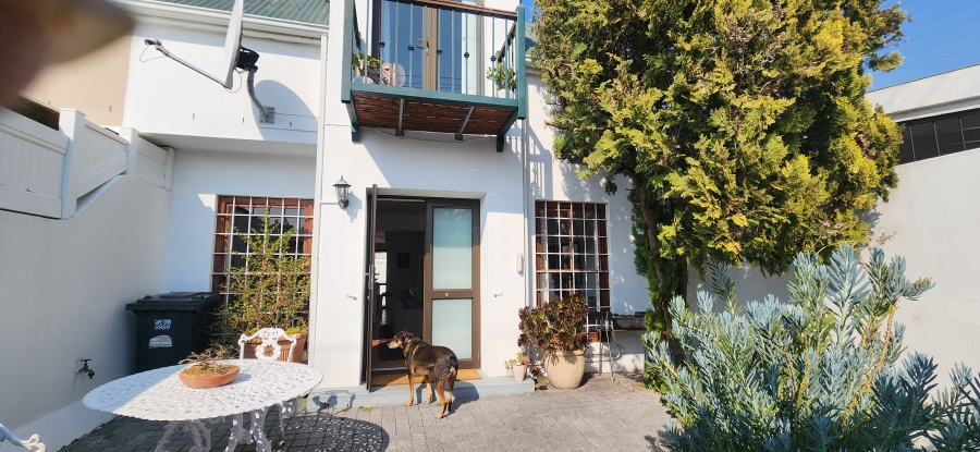 To Let 2 Bedroom Property for Rent in Harfield Village Western Cape